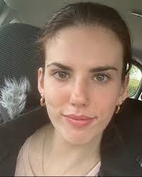 Melanie Cameron's Instagram, Twitter & Facebook