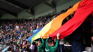 Sachez qu'une photo à 360° a été prise juste avant le. Coupe Du Monde Feminine De Football Le Drapeau Arc En Ciel Geant Des Degommeuses Ouvre Le Jeu