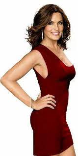 Mariska Hargitay In Her Red Dress I Give Her Full Credit But You Must Admit It Doesn T Hurt To Have Jayne Mansfi Mariska Hargitay Celebrities Female Women