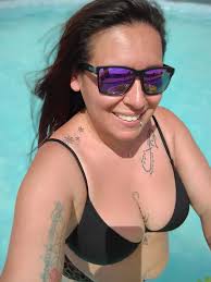 pixpop the pool girl On Threads