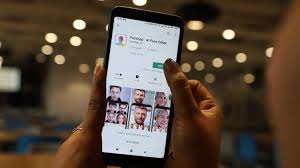 Ajouter une touche vintage ou vieillir une personne sans devoir utiliser des logiciels complexes comme photoshop ou the gimp c'est possible. Le Vrai Du Faux Sur Faceapp L Application Qui Fait Vieillir