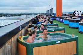 Why this nyc hot tub suites guide is different: Bathtub Cinema On Shibuya Rooftop Is Tokyo S Coolest Stop For Outdoor Movies This Summer Soranews24 Japan News