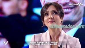 Di recente si era parlato di una crisi tra l'ex ragazza di non è la rai e l'allenatore della juventus ma le. A Verissimo Ambra Angiolini Si Racconta Dalle Scelte Pensate Per Amore Dei Figli Alla Felicita Ritrovata Con Massimiliano Allegri Mi Sento Di Essere Molto Molto Molto Fortunata Chiccose Doc