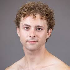 Vivian Farrell's Instagram, Twitter & Facebook