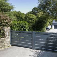 Ces travaux sur mesure sont des prestations de rénovation simples. Comment Choisir Installer Et Peindre Un Portail En Pvc