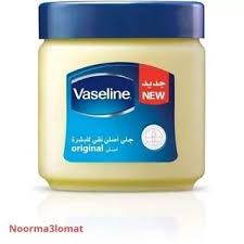 الفازلين لتطويل الشعر تعرفي وبكل سهولة إلى وصفة تطويل الشعر وتعزيز نموه وستجعل شعركي صحي وبمكون واحد يمكنكي استخدامه Vaseline Vaseline Bottle Long Hair Styles