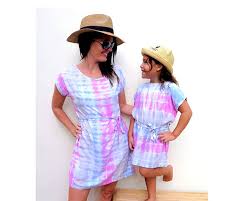 Meine tochter und ich lieben wei­h­nacht­en. Muttertag Geschenk Mutter Und Tocher Kleider Set Mutter Tochter Partnerlook Mutter Tochter Outfit Mama Tochter Kleid Tie Dye Kleid Bekleidung Schuhe Accessoires Quizapp Madchen