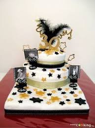 Gateau D Anniversaire Piece Montee Pour Trente Personnes Sur Le Theme Du Cinema Gateau Anniversaire Gateau Gateau D Anniversaire A Etage