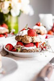 When people think paleo, they tend to think limiting. Paleo Strawberry Shortcake Vegan The Banana Diaries