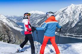 Der achensee liegt auf einer höhe von rund 930 metern, ist 10km lang, bis zu 133m tief und hat trinkwasserqualität. Achensee Alpenjoy De