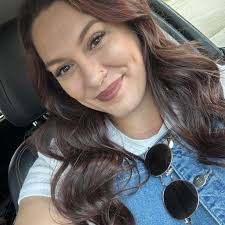 Alicia Knoll in people