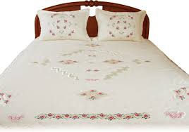 El Isi Islenmis Cicek Ve Geometrik Desenli Kanaviceleri Kullanarak Tasarladigimiz Kupon Yatak Ortusunu Inceleyebilirsiniz Yatak Yatak Ortusu Yatak Ortuleri