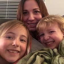 Randi Barton's Instagram, Twitter & Facebook