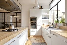 1001 Modeles Fascinants Du Duo Cuisine Blanche Plan De Travail Bois Cuisine Blanche Cuisines Design Cuisine Blanche Et Bois