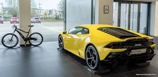Lambo's updated huracán sidesteps rationalizations to be loud, proud, and stupidly quick. Lamborghini Huracan Evo