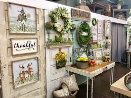 Silhouettes like these are a collector's dream, but more modern or diy renditions would look just as fitting in a farmhouse. Farmhouse Dining Room Wall Collage Novocom Top