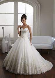 Abgerundet wird das brautkleid mit zauberhaften schmuck, schleier oder gürtel. Bayard Brautmode Gmbh In Stans