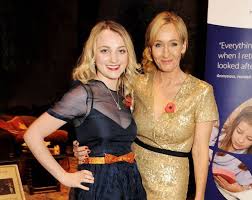 Rowling on november 10, 2016 in new york city | photo: Irish Harry Potter Star Evanna Lynch Verurteilt Jk Rowling S Get Kommentare Uber Transgender Frauen Aktuelle Boulevard Nachrichten Und Fotogalerien Zu Stars Sternchen
