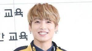 Sopa telah melahirkan banyak wisudawan dan wisudawati berbakat di bidang seni. Asi Era Jungkook En Su Epoca De Estudiante En La Escuela De Artes De Seul