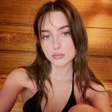 Madeline Grimes's Instagram, Twitter & Facebook