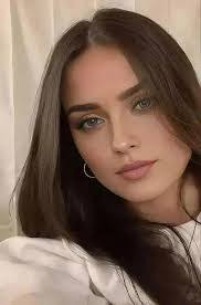 Elisa Orr's Instagram, Twitter & Facebook