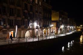 Such an order may be issued by public authorities but also by the owner of a house to those living in the household. 4qv9boeye5umbm