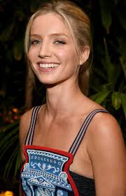 Annabelle Wallis Age, Height, Boyfriend, Biography & Family