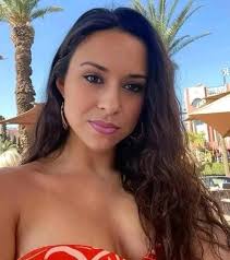 Lady divorces husband after one month