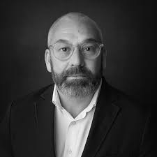 Peter Queen's Instagram, Twitter & Facebook