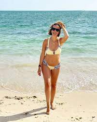 Dizem por aí que a nossa avril está a deixar crescer o cabelo que rapou durante o verão. Agora Deu Lhe Para Isto As Fotos Na Praia Em Biquini Da Pipoca Mais Doce Celebridades Flash