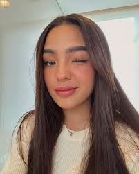 Anabelle Escobar's Instagram, Twitter & Facebook