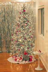 Pink Silver Tinsel Tree Except Red Instead Of Pink Vintage Christmas Tree Tinsel Tree Beautiful Christmas Trees