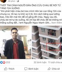 Trước đó vào 17h30 ngày 28/2, đoạn clip bé gái bò ra ở ngoài ban công tầng thứ 12 rồi bị rơi xuống khiến nhiều người ở tòa nhà đối diện được phen thót tim. Ajmtyd9kcv3r5m