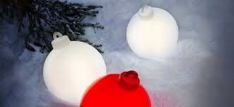 Most people think the coldest season begins during the winter solstice, but there are in fact two definitions of winter. 8 Seasons Design Leuchte Indoor Outdoor Winter Season Shining Christmas Ball Interismo