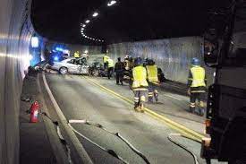 En motorsykkel kjørte av veien. Trafikk Trafikksikkerhet Oslofjordtunnelen Er Dobbelt Sa Brannfarlig Som Tunnelverstingene
