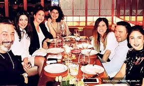 En iyi arama sonuçlarını bulun. Cem Yilmaz Ve Ozge Sabuncu Nun 7 Saatlik Eglencesi Nasil Bitti Haberi