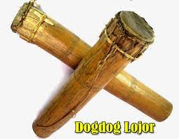 Bedug atau beduk merupakan gendang besar yang asal muasalnya berfungsi sebagai media informasi. 6 Nama Alat Musik Tradisional Banten Yang Perlu Kamu Ketahui Yuk Cek