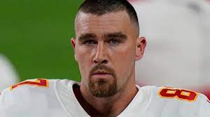 Chiefs star tight end travis kelce exited practice thursday with back and hip tightness. Kc Chiefs Travis Kelce Completes Underhand Throw At Raiders The Kansas City Star