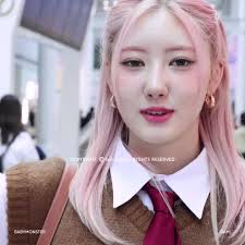 RAMI Singing 'Pick Up Your Feelings' at South Korea Airport