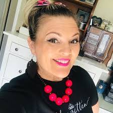 Dixie Watterson's Instagram, Twitter & Facebook