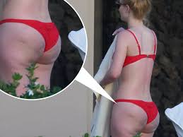 Bootiful! Iggy Azalea shows off natural bum in skimpy red bikini ...