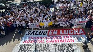 Trabajadores del Garrahan realizan una nueva marcha hacia Plaza de Mayo - Política Viral