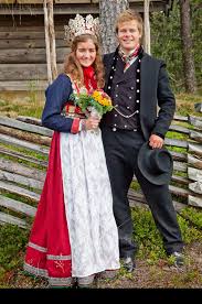 B U N A D S T U A Traditional Wedding Dresses Wedding Dress Types Traditional Dresses
