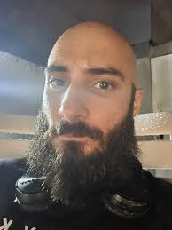 Was drunk at a party a few daws ago, took a random Selfie and was amazed at  how my beard looks. : r/beards