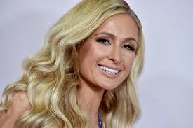 O famoso paris hilton ele esteve na e3 2006 para a apresentação do seu game para celular, que é voltado para o público adolescente / jovem, não poderia ser de outra forma. Paris Hilton And Britney Spears And Lindsay Lohan Reveal The Unpleasant Truth Behind The 2006 Photo Newsbeezer