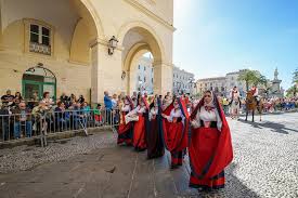 Il dati del comune di sassari sulla situazione coronavirus. The Cavalcata Sarda Sardinia S Traditions Parade Through Sassari Italian Ways