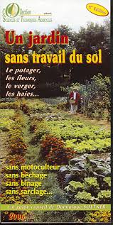 Le travail superficiel mélange les résidus de culture et laisse parfois une partie en surface pour limiter l'érosion, mais il n'y a pas de retournement. Jardiner Sans Labour Potagers D Antan