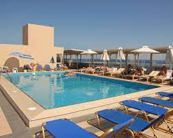 achillion palace is een modern hotel in rethymnon het hotel is gelegen in het centrum van de stad de smalle straatjes zullen hotels zwembad op het dak hotel