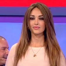 Jul 03, 2021 · rosa perrotta e pietro tartaglione, coppia sbocciata negli studi di uomini e donne, nei giorni scorsi hanno annunciato di attendere il secondo figlio e che tale frutto d'amore sarà un maschietto. Uomini E Donne Trono Classico L Altra Segnalazione Su Rosa Perrotta