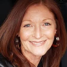 Leanne Crocker's Instagram, Twitter & Facebook